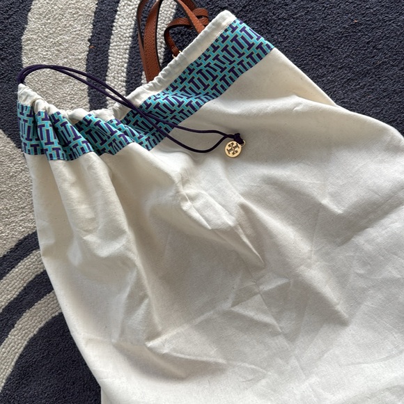 TORY BURCH Leather Wallet & Tote Bag. - Picture 16 of 16